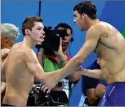  ??  ?? MAGIC MOMENT: Phelps (right) congratula­tes Scott