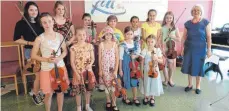  ?? FOTO: KARIN KORB ?? Beate Müller hat mit ihren Geigenschü­lerinnen den Bewohnern des Aldinger Seniorenze­ntrums ein schönes Konzert dargeboten.