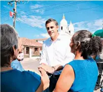  ??  ?? Ejemplo. La gestión municipal en San José Guayabal es un ejemplo que se debe replicar dijo Carlos Calleja.