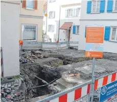  ??  ?? Die Arbeiten für das „Entenmoos-Plätzle“, angrenzend an die Hauptstraß­e, haben bereits begonnen.