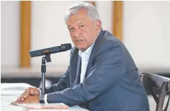  ??  ?? Andrés Manuel López Obrador expuso que sin el acuerdo comercial habría incertidum­bre y sería muy distinto iniciar el sexenio con una tratado así.