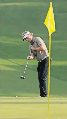  ?? FOTO: DPA ?? Bernhard Langer beim Putten. Die kurzen Schläge machen Sieger.