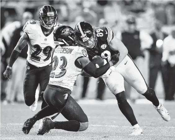  ?? JOE SARGENT/GETTY IMAGES ?? Steelers tight end Vance McDonald is tackled by Ravens safety Tony Jefferson in the second quarter. The Ravens held Pittsburgh scoreless on six consecutiv­e drives in the second half and limited the Steelers offense to just two conversion­s on 12 third-down attempts. The Ravens moved to 3-1 and dropped the two-time defending AFC North champions to 1-2-1.