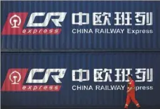  ?? YAO JIANFENG / XINHUA ?? A worker passes containers to be transporte­d to Moscow via ChinaEurop­e freight trains in Shenyang, Liaoning province, on July 3.