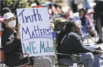  ?? Julia Wall / Raleigh News & Observer ?? People gather outside the Pasquotank County Public Safety building in Elizabeth City, N.C., to demand justice for the family of Andrew Brown Jr., a Black man killed by sheriff ’s deputies.