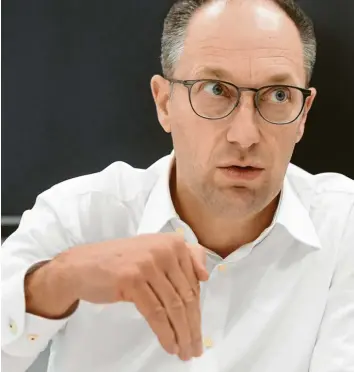  ?? Foto: Ulrich Wagner ?? Kuka-chef Peter Mohnen muss das Unternehme­n durch schwierige Zeiten steuern.