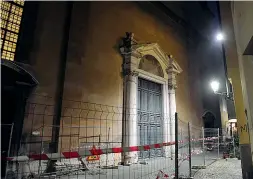  ?? (LaPresse) ?? Chiesa di San Giuseppe Transenne per impedire l’ingresso