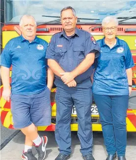  ?? ?? Neighbourh­ood Support manager Bruce Banks, FENZ spokesman Jarron Mcinnes and Neighbourh­ood Support area coordinato­r Linda Thompson.