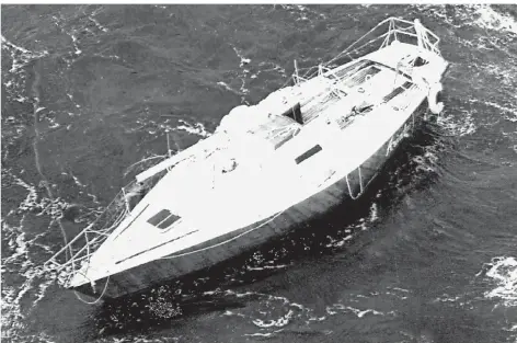  ?? FOTO:DPA ?? Die Jacht Ariadne bliebt am 14. August 1979 verlassen im Meer vor der irischen Südküste zurück.