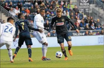  ?? MIKEY REEVES — FOR DIGITAL FIRST MEDIA ?? The Union’s Borek Dockal dribbles into the box in the first half against San Jose Saturday night. Dockal had an assist as the Union and Earthquake­s played a 1-1 draw.