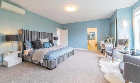  ?? PHOTOS: JEREMY ALEXANDER/JRA DESIGN ?? On offer at Eaglehurst Homes are homes with three and four bedrooms. All bedrooms have walk-in closets with custom organizers.