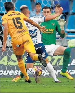  ??  ?? CERTERO. Cristo González marcó el tanto del empate a uno.