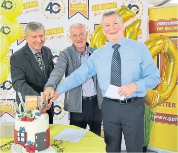  ?? ?? CELEBRATIO­NS: From left, John Glover, Kenny Findlay and Mike Macaulay.