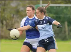  ?? ?? Lorna Mceniry and Cathy Gilroy battle for control of the ball.