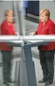  ?? Foto: dpa ?? Im Spiegel des Parlaments: Bundeskanz‰ lerin Angela Merkel