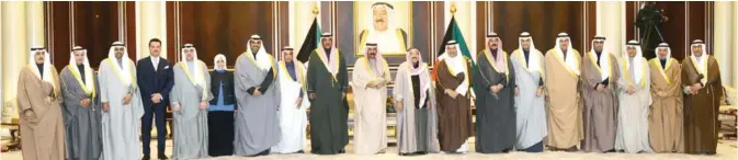  ?? — KUNA ?? KUWAIT: HH the Amir Sheikh Sabah Al-Ahmad Al-Jaber Al-Sabah receives HH the Prime Minister Sheikh Jaber Al-Mubarak Al-Hamad Al-Sabah and the ministers of the newly-formed Cabinet yesterday.