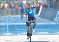  ??  ?? Alejandro Valverde celebra su victoria ayer en Estella.