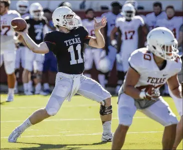  ?? RICARDO B. BRAZZIELL / AMERICAN-STATESMAN ?? Coach Tom Herman says Texas can win with freshman quarterbac­k Sam Ehlinger (11), but he also endorses returning starter Shane Buechele’s 12 games of collegiate experience.