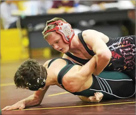  ?? NATE HECKENBERG­ER - 21ST CENTURY MEDIA ?? Avon Grove’s Kevin Edwards works on Ridley’s Mike Cowan before pinning him at 120 pounds during the Bob Henry Classic at Avon Grove High School on Saturday.