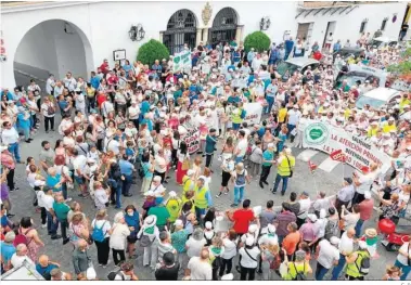  ?? E. P. ?? Un momento de la manifestac­ión en el municipio de la Sierra Sur.