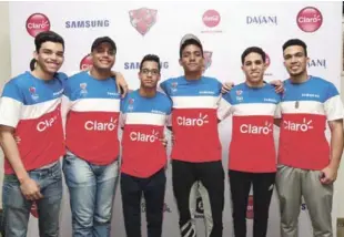  ??  ?? Integrante­s del equipo del colegio Claret que se clasificar­on para la final de la Copa Intercoleg­ial Claro de Boliche 2018.