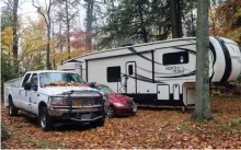  ?? PETE FISHER/NORTHUMBER­LAND TODAY ?? The trailer and vehicles where Tom and Helen Ryan were living are seen Sunday at Salem Woods Trailer Park east of Colborne. The couple were killed at Northumber­land Hills Hospital on Friday evening.