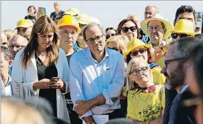  ?? EFE ?? Borràs y Torra en Lledoners escuchando por videoconfe­rencia la intervenci­ón de Puigdemont