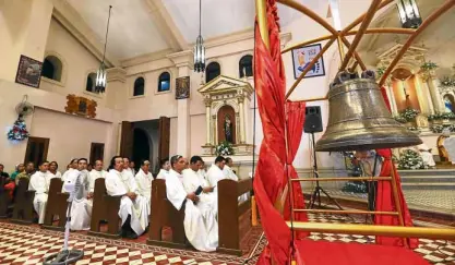  ??  ?? SOLEMN AND HISTORIC Some of the 50 or so Catholic bishops and priests take part in the thanksgivi­ng Mass after the President’s departure.