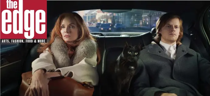  ??  ?? FAMILY TRIP: Frances Price (Michelle Pfeiffer) and her son Malcolm (Lucas Hedges) travel with their cat.