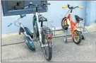  ??  ?? Die Fahrräder der drei Kinder des Opfers