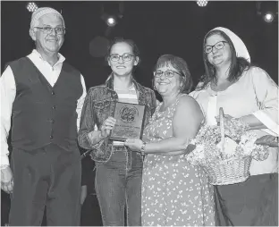  ?? SUBMITTED ?? Alexis Matthew, second left, is presented the young Acadian of the year award form Gabriel (Blair Arsenault), left, Jeanne Gallant, president of the Agricultur­al Exhibition and Acadian Festival, and Evangeline (Angela Pendergast-Arsenault).