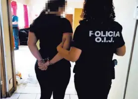  ?? FOTO OIJ. ?? La sospechosa del ilegal negocio estaba en el local cuando los oficiales lo allanaron.