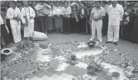  ??  ?? CELEBRACIÓ­N.El Kapak Raymi es la última celebració­n del año. Se realiza el 21 de diciembre. Aquí suele servirse la pachamanca. (Foto: Tomada del sitio web Runakay Otavalo)