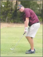  ?? The Sentinel-Record/Richard Rasmussen ?? CHIP SHOT: Lake Hamilton senior Caleb Dodd chips onto the seventh green of the Park Course Thursday at the Hot Springs Country Club during a match against Lakeside. Dodd led the Wolves with a round of 88.