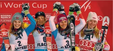  ?? AP ?? Da sinistra Nina Loeseth (2a), Frida Hansdotter (1a), Wendy Holdener e Mikaela Shiffrin (2a) a Flachau