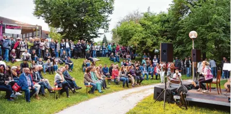  ?? Foto: Andreas Brücken ?? Bei der achten Auflage der Kulturnach­t in Weißenhorn gab es eine neue Location: den alten Busbahnhof.