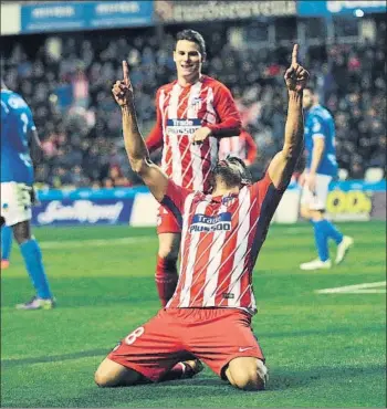  ?? FOTO: EFE ?? El delantero hispano-brasileño celebró así su primer gol con el Atlético en esta nueva etapa