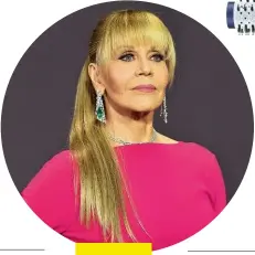  ??  ?? JANE FONDA L’attrice, 78 anni, calamita ancora gli sguardi con una ponytail ispirata a Barbie.