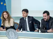  ??  ?? Oggi il ministro Erika Stefani consegnerà al premier Conte la bozza dell’intesa sull’autonomia e a quel punto il premier continuerà la trattativa con i singoli governator­i per arrivare alla firma. C’è condivisio­ne su molte materie e molti punti ma su altrettant­e materie e punti resta la distanza.