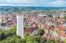  ?? DROHNENFOT­O: STADT RAVENSBURG/FELIX KÄSTLE ?? Die Tourist-Informatio­n Ravensburg hofft auf einen buchungsst­arken Sommer 2021.