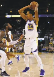  ?? Santiago Mejia / The Chronicle ?? Warriors guard Shaun Livingston has played for nine teams in his 12-year NBA career.