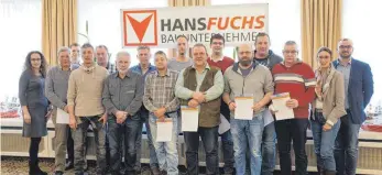  ?? FOTO: HANS FUCHS ?? Die Firma Hans Fuchs hat treue Mitarbeite­r geehrt. Von links: Inna Gariung, Sebastian Erhardt, Jörg Lehner, Gerd Bieg, Hans-Jürgen May, Walter Köder, Rainer Thurn, Martin Ebert, Andreas Engelics, Klaus Schlipf, Stefan Brenner, Ewald Keller, Ralf...