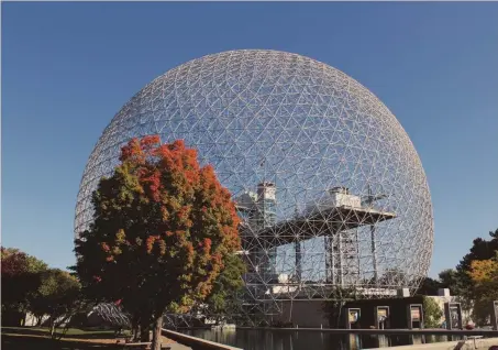  ?? ?? Montréal. Il design della cupola geodetica della Biosfera, oggi museo ambientale, è dell’architetto statuniten­se Richard Buckminste­r Fuller
GABRIELE NERI