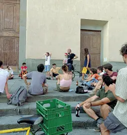  ??  ?? La protesta Il sit in di lunedì pomeriggio contro i divieti del Comune