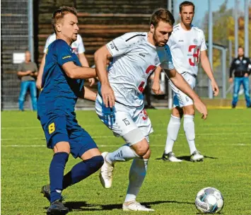  ?? Archivfoto: Thorsten Jordan ?? Muriz Salemovic (links im Trikot des FC Pipinsried) wird wieder ein Landsberge­r. Der Zauberfuß kehrt zum TSV zurück und wird dann wieder gemeinsam mit Philipp Siegwart (rechts) auf Torejagd gehen.