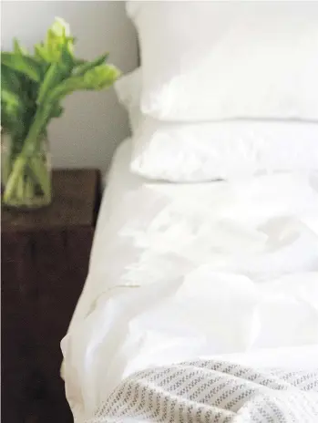  ?? PHOTOS: ERIN BOYLE ?? When it comes to bed linens, keep it simple and neutral and forget all those decorative pillows. Invest in two good sets of white sheets and a thick cotton blanket.