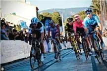  ??  ?? 3 3 Prades supera a Gallopin. La primera del versátil catalán de Movistar Team frustró a Tony Gallopin (Ag2r).