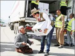  ?? KUNA photo ?? Kuwait distribute­s 60 tons of foodstuff for the needy people in Iraq’s Kurdistan.