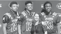  ?? DAVID FURONES/STAFF ?? American Heritage is sending three football standouts to the U.S. Army All-American Bowl in cornerback­s Tyson Campbell, left, and Patrick Surtain II, and defensive tackle Nesta Silvera.