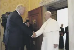  ??  ?? 0 The Pope greets Donald Trump as he enters the Vatican